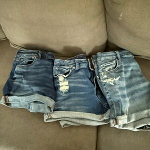 3 pairs of AE “midi” shorts